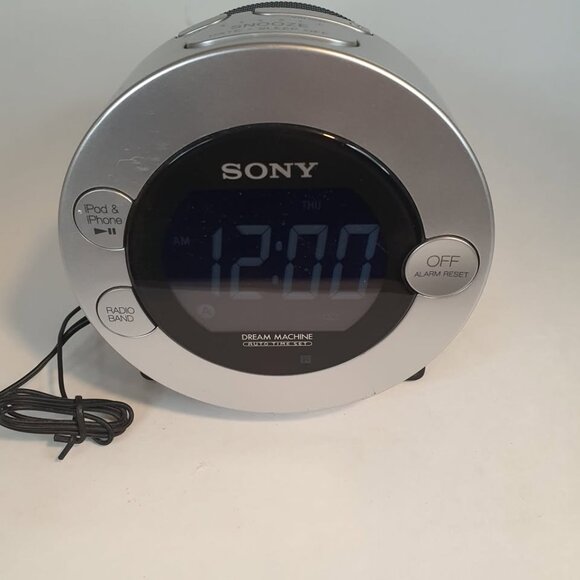 Retro Sony ICF-C7iP Dream Machine AM/FM Alarm Clock Radio iPod Dock Speaker - Picture 2 of 10